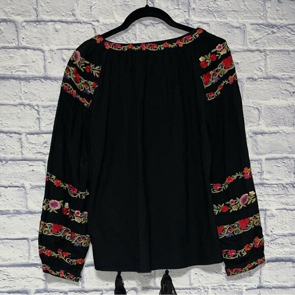 Velzera large embroidered floral top Nwt - Picture 4 of 13